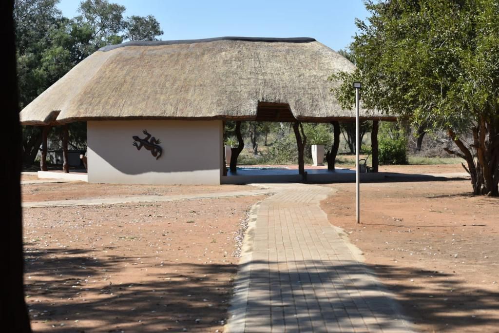 Thatched entrance at Tunda lodge in the Waterberg